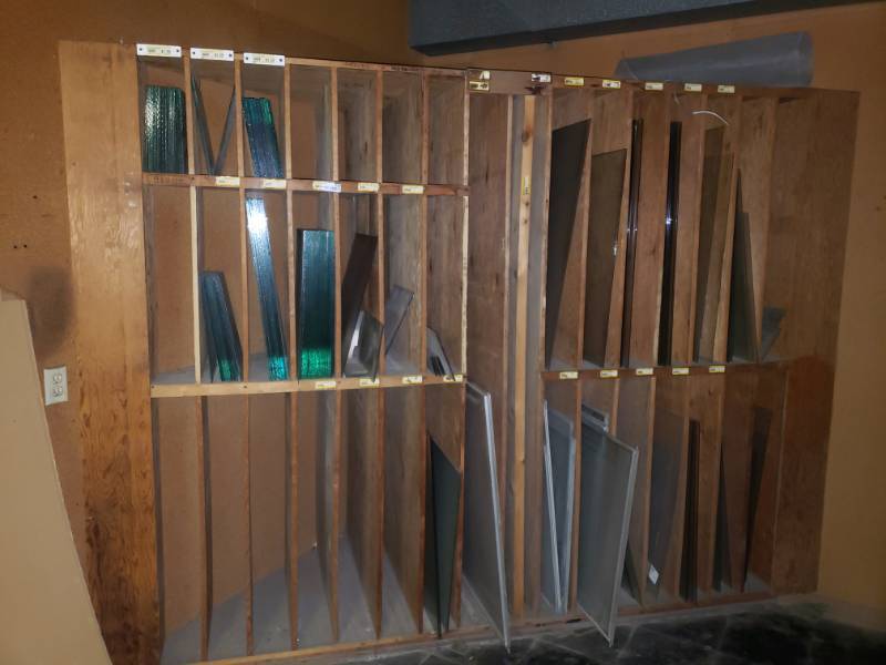lot 1529 image: Large glass inventory- various sizesthickness