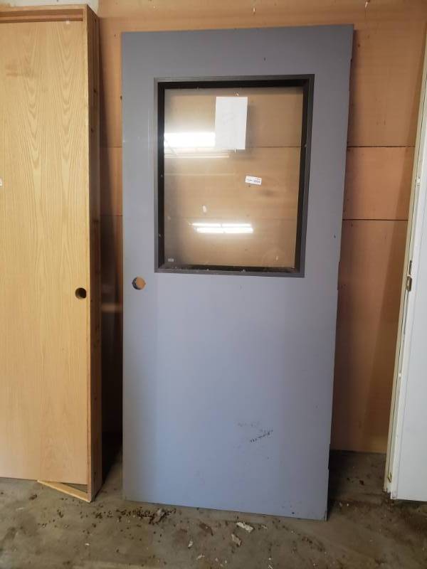 lot 1431 image: Exterior door w window