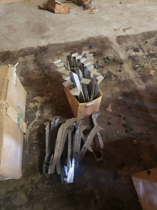 lot 1436 image: Lot of various joist hangers