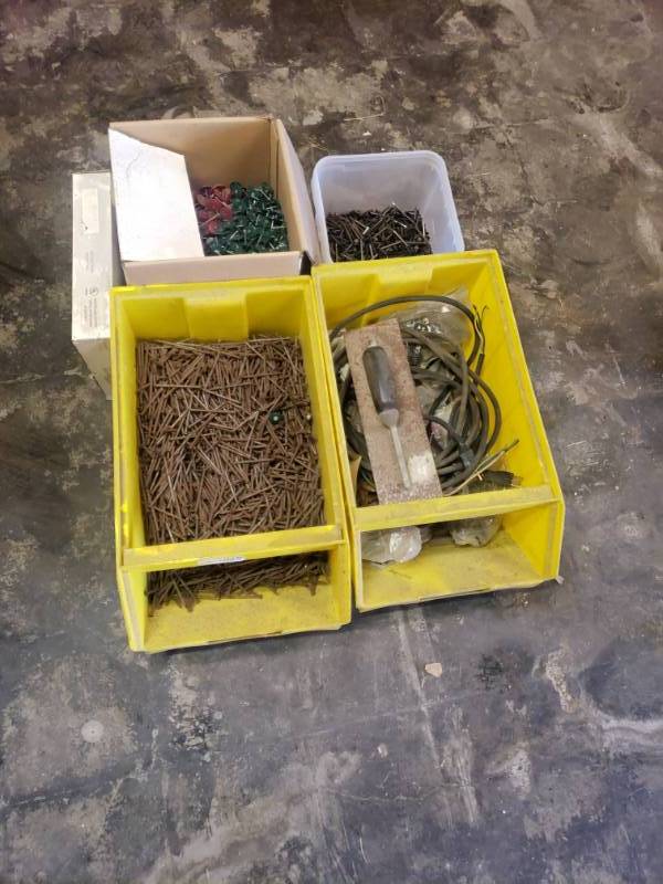lot 1438 image: Lot of various nails & hardware