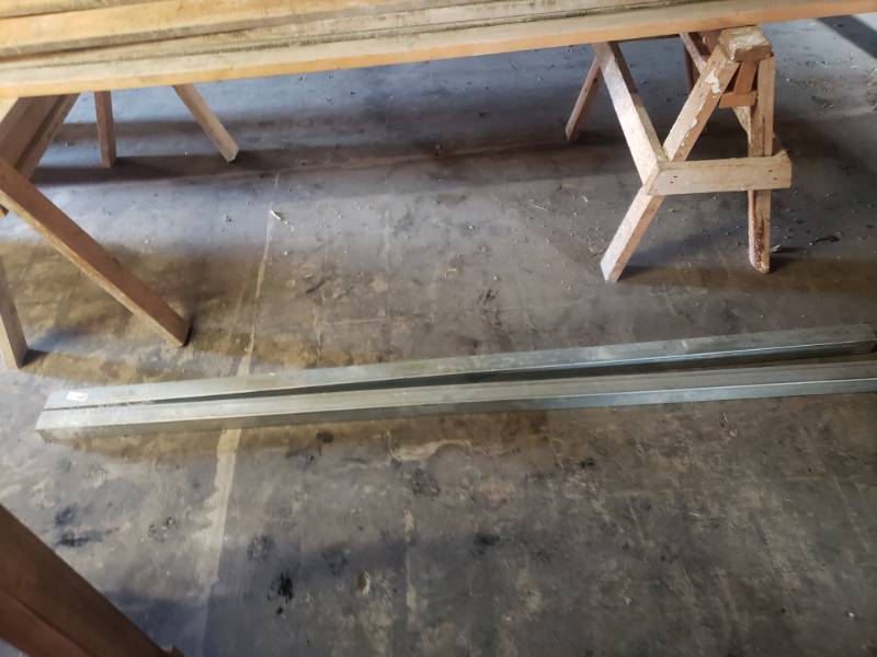 lot 1442 image: 2 pieces of metal square tubing