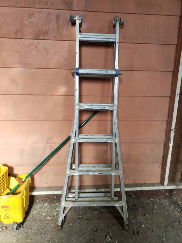 lot 1451 image: Werner 22 ft folding extension ladder