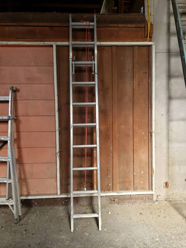 lot 1452 image: Louisville 20ft extension ladder