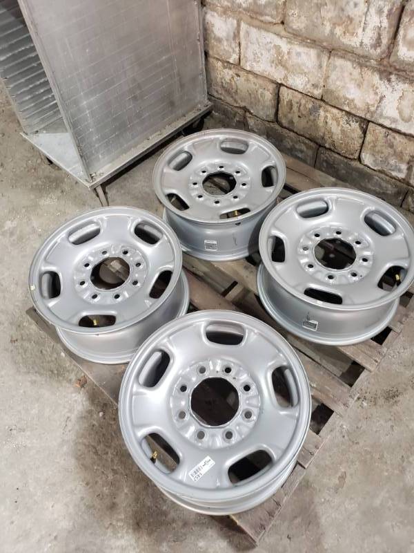 lot 1457 image: 4 matching aluminum wheels- 8 lug