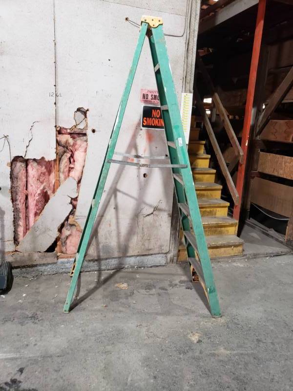 lot 1462 image: Werner 8 ft fiberglass ladder