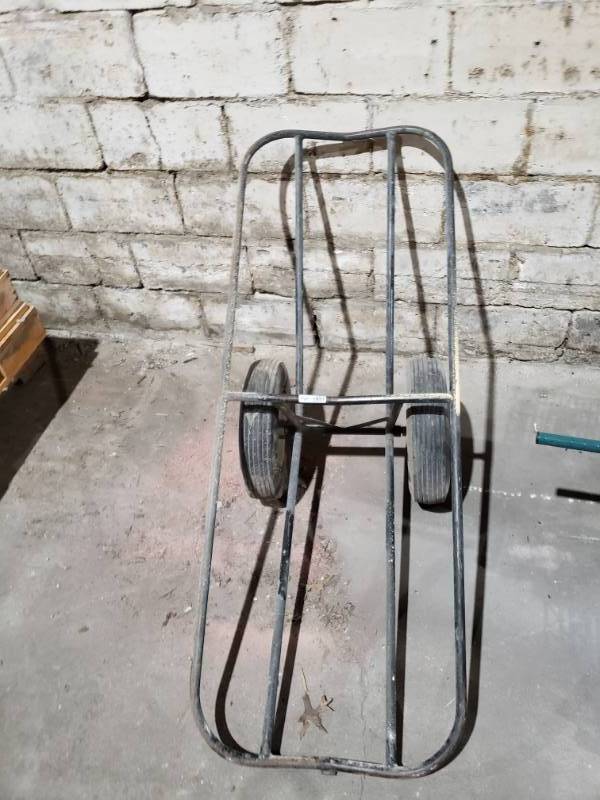 lot 1471 image: 2 wheel material handling cart