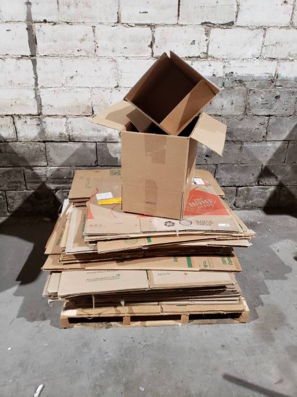 lot 1475 image: Pallet of various size cardboard boxes