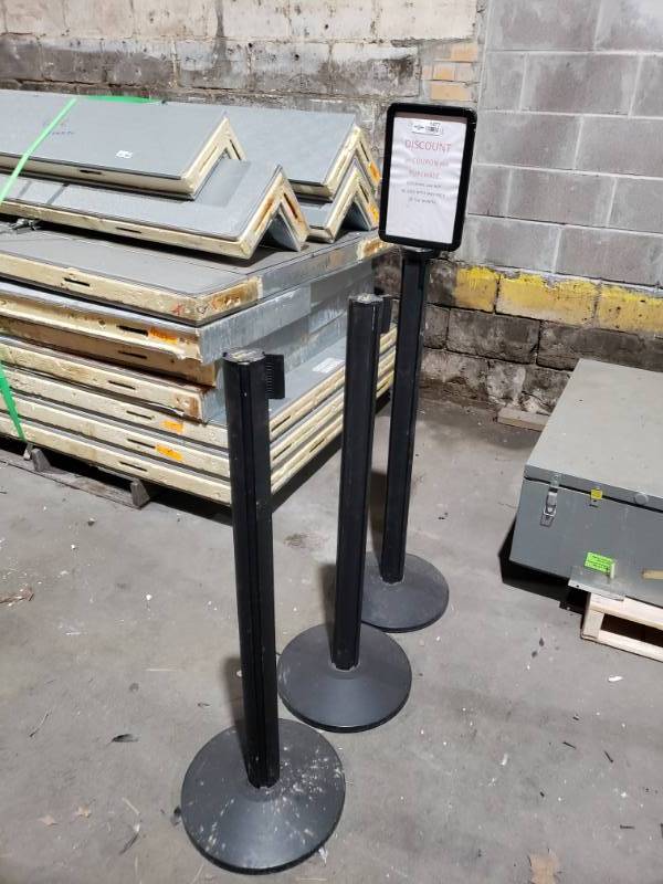 lot 1477 image: 3 tension barriers