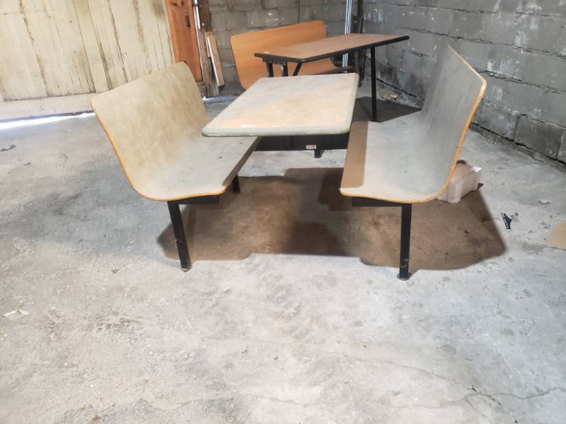 lot 1487 image: Booth style dining table- 1 pc unit-