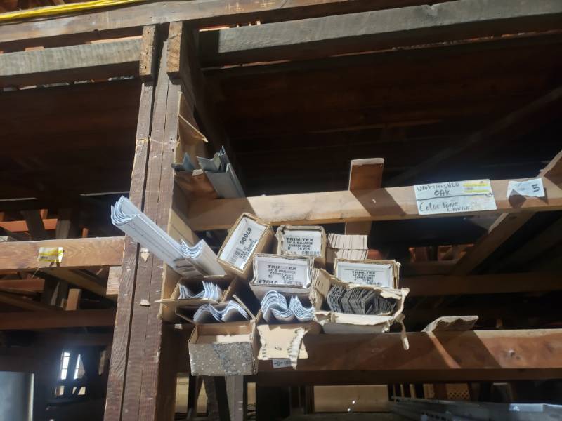 lot 1519 image: Several new boxes of drywall corners