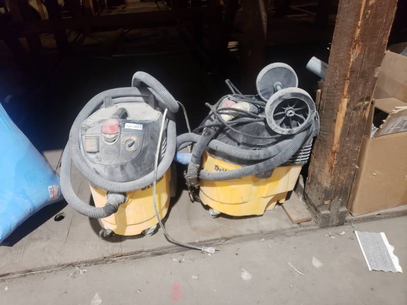 lot 1520 image: 2 Dewalt wetdry vacs