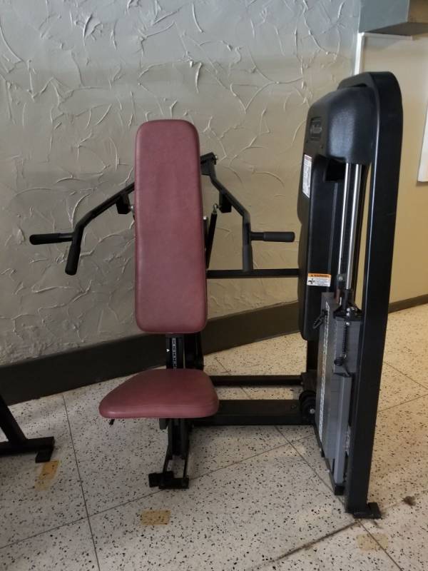 lot 6860 image: Nautilus Overhead Press Machine
