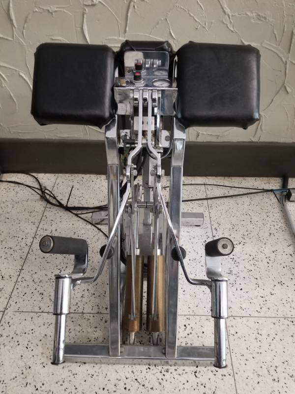 lot 6883 image: Keiser Air Bicep Curl