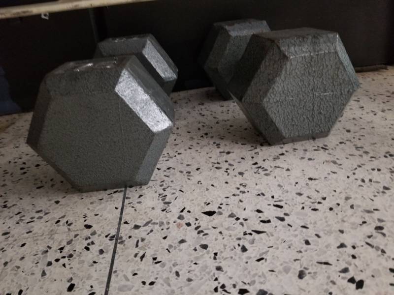 lot 6891 image: Pair Of 75lbs Dumbbells