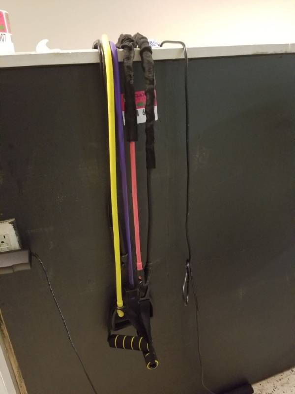 lot 6893 image: 4 Resistance Bands, 2 Jump Ropes