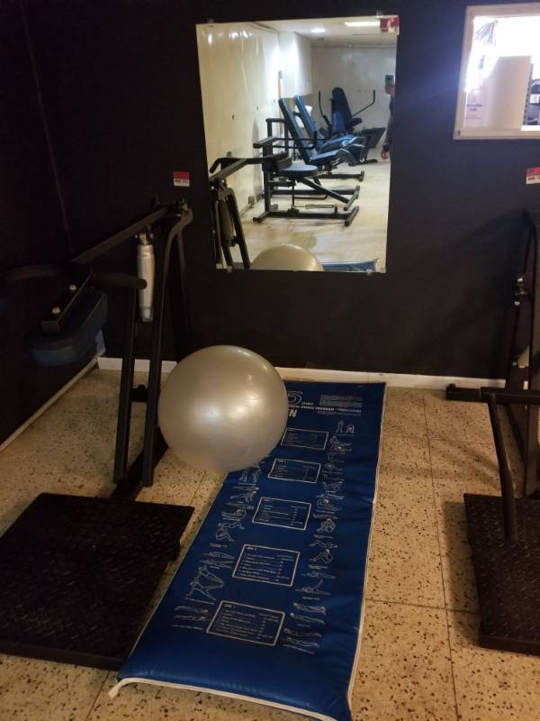 lot 6907 image: Bosu Ball, Fitness Program Mat, 33in x 42in Mirror