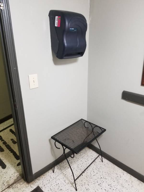 lot 6909 image: San Jamar Paper Towel Dispenser, Metal Stand, Trash Can, Mirror