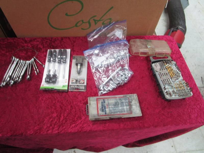 lot 2811 image: Combo Wrenches, Ratchet  Socket Set, Screwdrivers, Drill Bits Set�