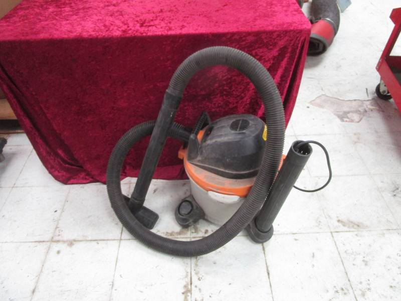 lot 2813 image: Ridgid Shop Vac with Hoses