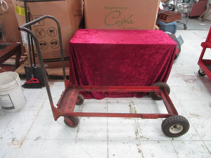 lot 2814 image: 4 wheel Handled Cart