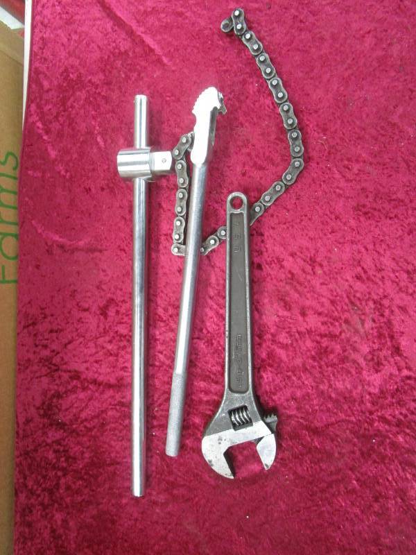 lot 2823 image: Crescent Wrench, Gearwrench, Socket Attachment