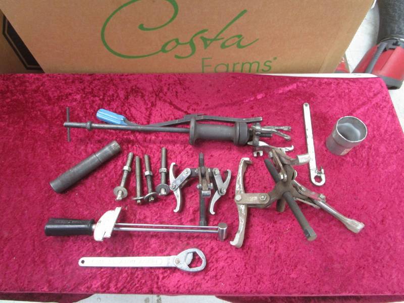 lot 2824 image: Misc Hand Tools and Attachments