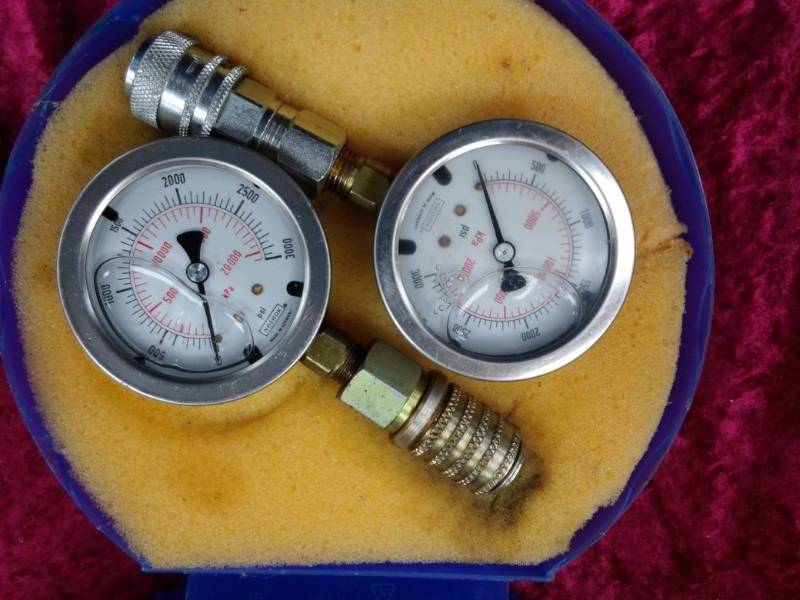 lot 2789 image: Hydraulic Pressure Gauges(2)