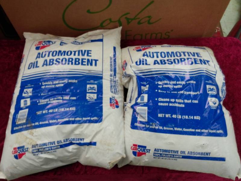 lot 2792 image: Automotive Oil Absorbent (2) 40lb Bags