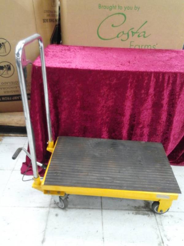 lot 2793 image: 500lb Hydraulic Lift Cart Item 94822