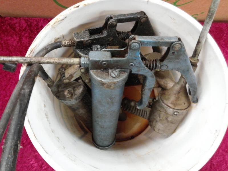 lot 2798 image: 5 gal bucket of Grease Guns�