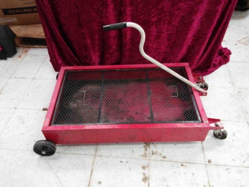 lot 2802 image: 15 Gallon Oil Drain Pan