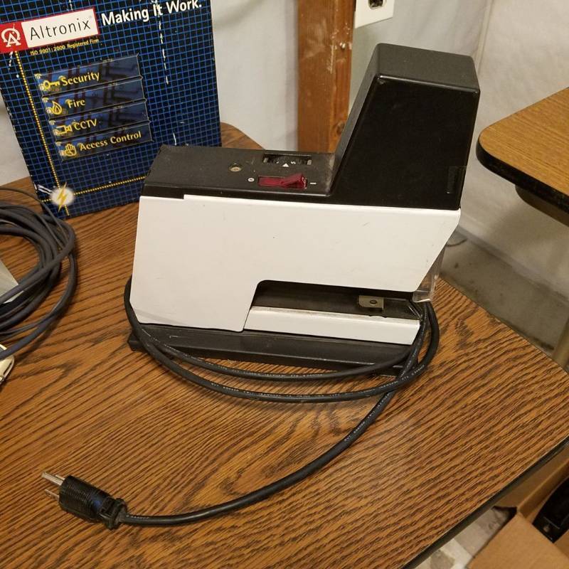 lot 3308 image: Electric stapler - Rapid 105. Was tested during pictures and works fine.