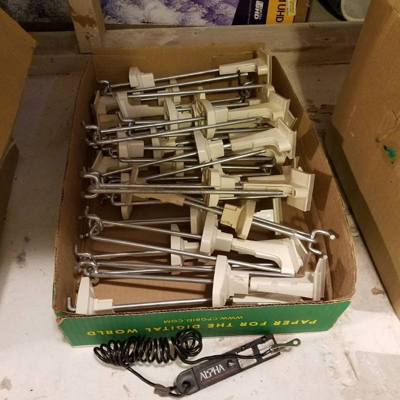lot 3309 image: Lot of 20 locking pegboard hooks with one Alpha S3 HandKey - Note Handkey will need to be requested to view at the viewing as these are considered to be high theft items