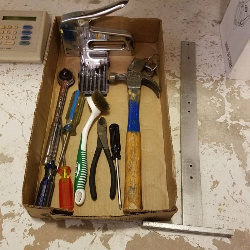lot 3313 image: box of assorted tools