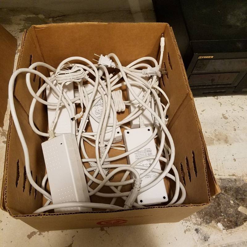lot 3316 image: box of 5 power supplies
