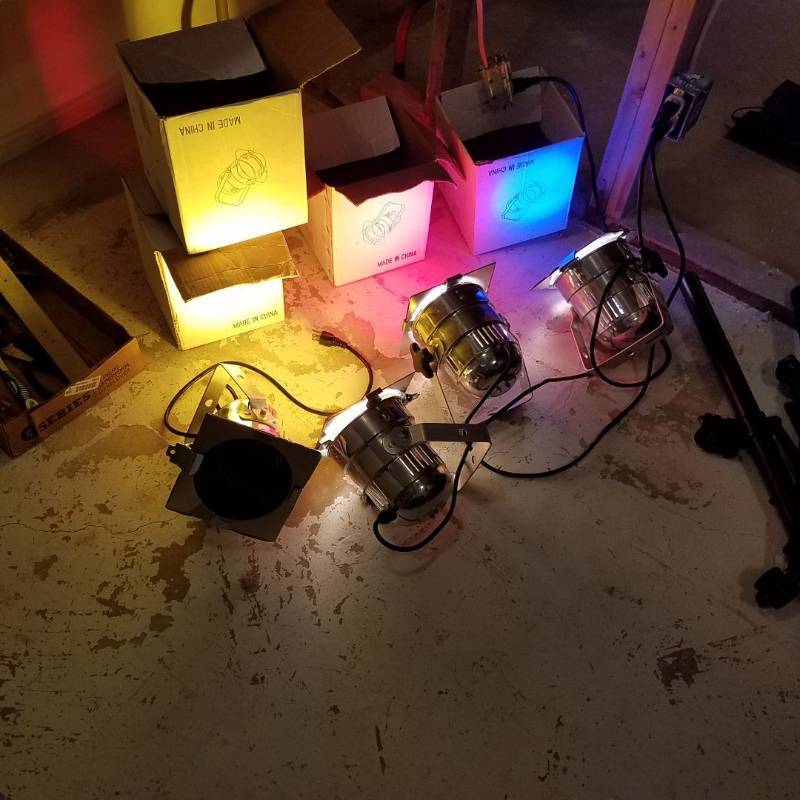 lot 3323 image: stage lighting - 4 pieces- green one missing bulb