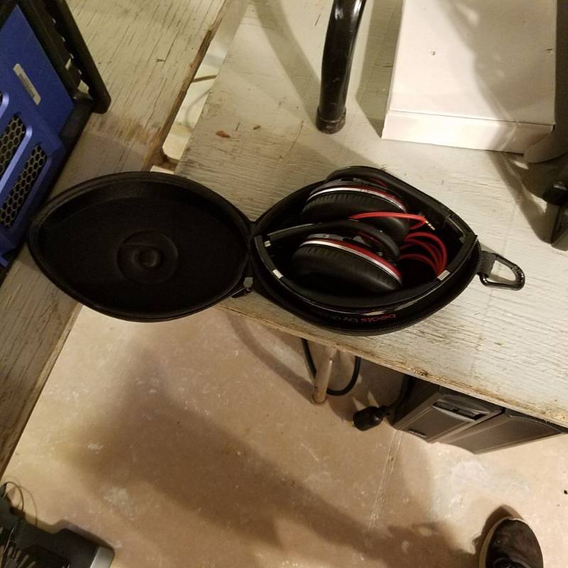 lot 3331 image: Beats headphones in case