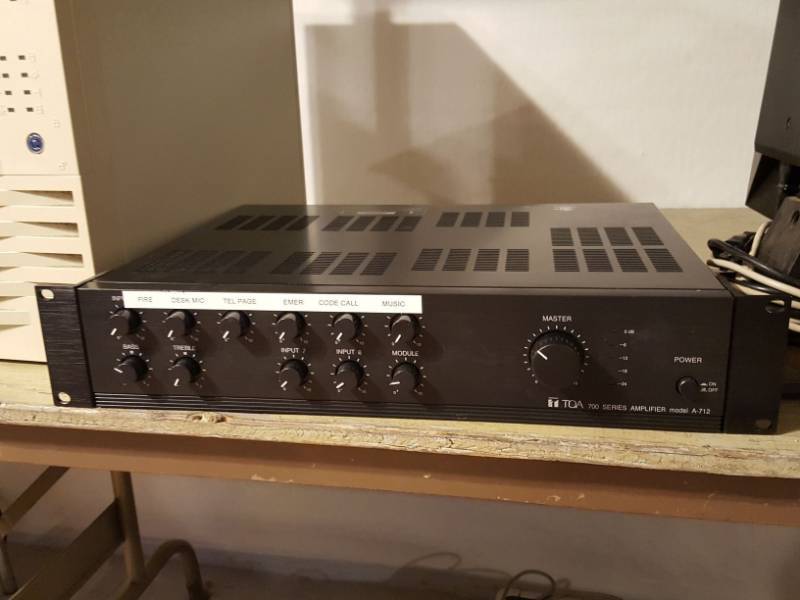 lot 3384 image: TOA 700 series amplifier