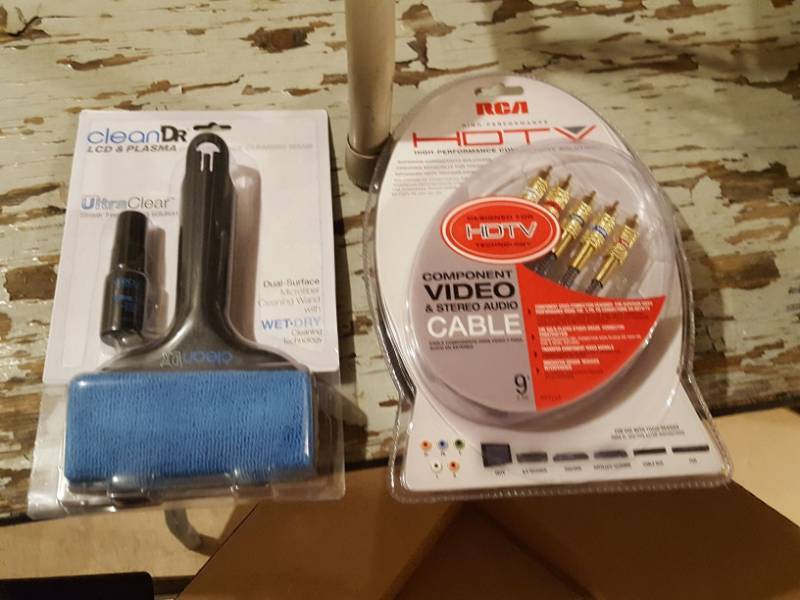 lot 3387 image: Component Video and Stereo Cable and TV surface cleaning wand