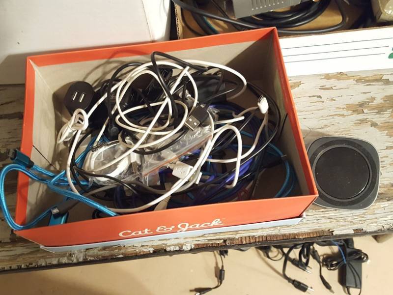 lot 3393 image: assorted Android Chargers and wireless charging pad