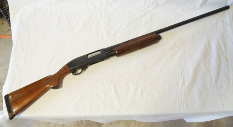 lot 7143 image: Remington Wingmaster 870 Shotgun - 12 gauge 2-34