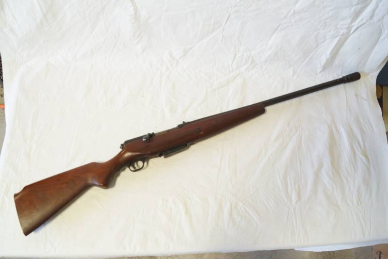 lot 7144 image: Mossberg M# 195K-A  12 Gauge 2 34 Shotgun - Bolt Action - Clip - w adjustable choke