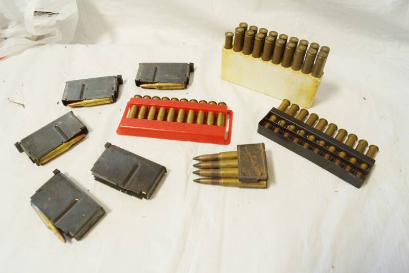 lot 7165 image: .243 Winchester Clips with Ammo - 30-30 Ammo - Misc Lot