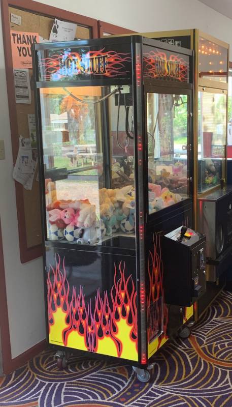 lot 9998 image: Hot Stuff Claw Crane ARCADE MACHINE - Works - WATCH VIDEO