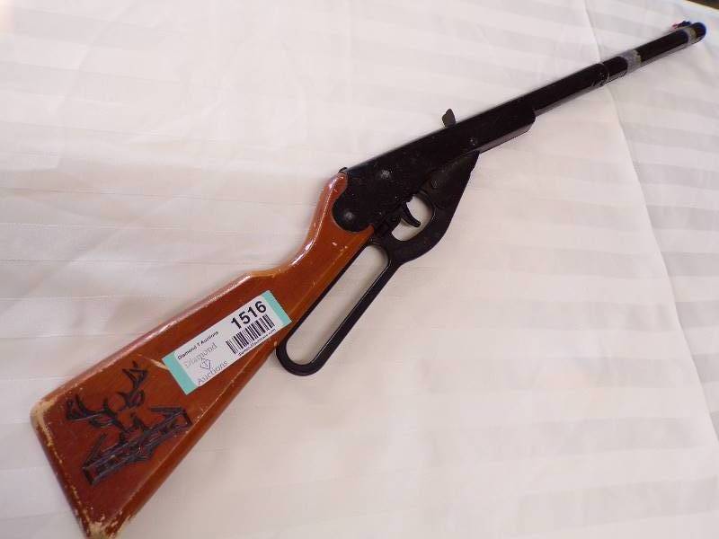 lot 1516 image: Daisy Buck BB Gun - Works
