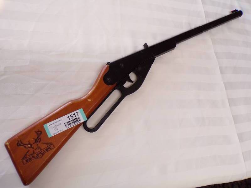 lot 1517 image: Daisy Buck BB Gun - Works