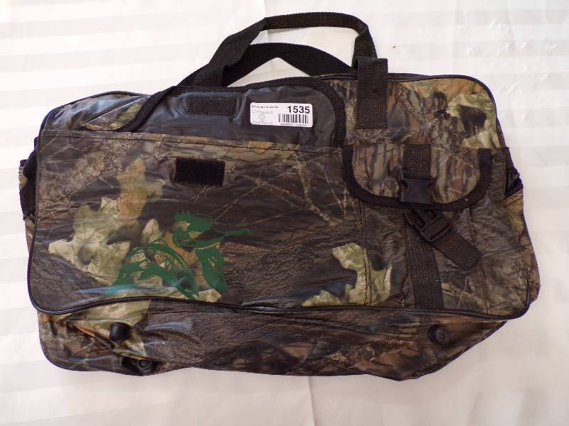 lot 1535 image: Camo Soft-sided Bag 16