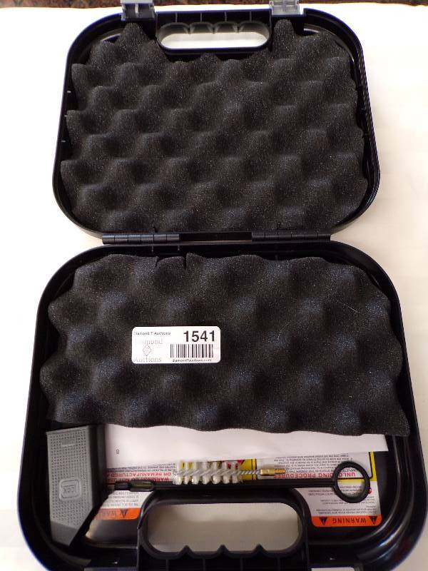 lot 1541 image: Glock Handgun Case w Accessories