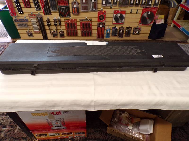 lot 1547 image: 46 Gun Case