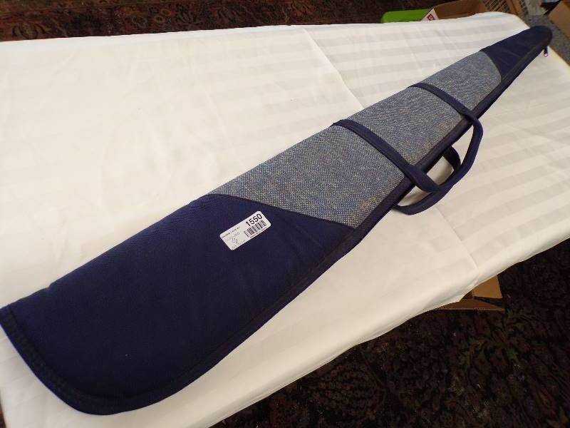 lot 1550 image: 51 Soft Gun Case